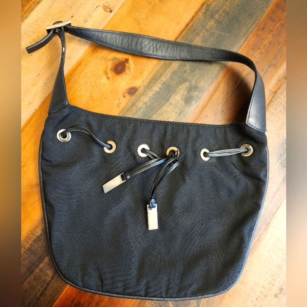 Gucci Black & Elegant Shoulder/Hand Bag